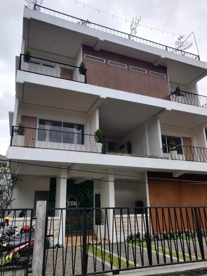 Rion Hostel Bogor Exterior photo