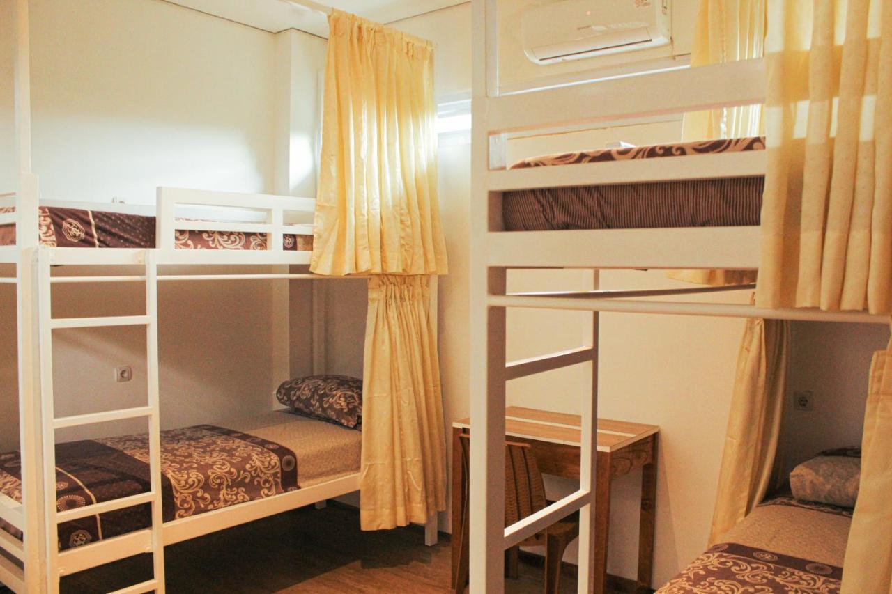 Rion Hostel Bogor Exterior photo