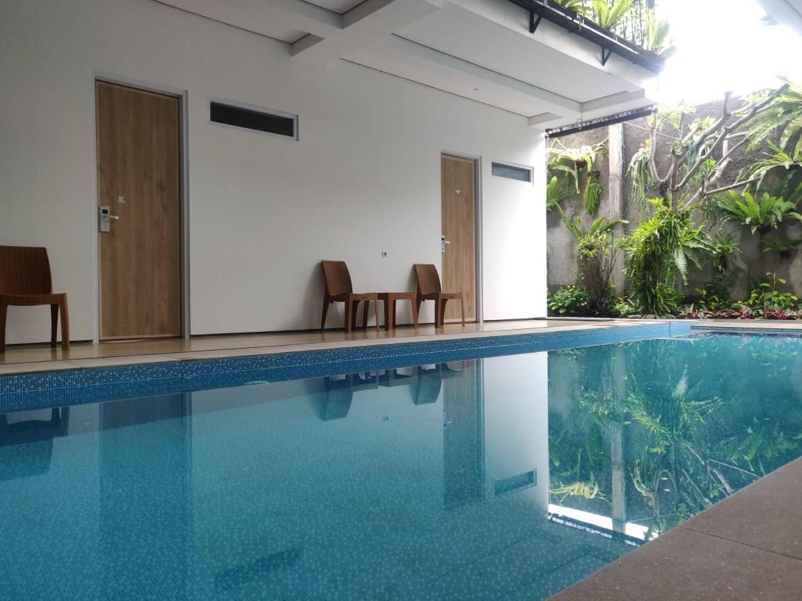 Rion Hostel Bogor Exterior photo