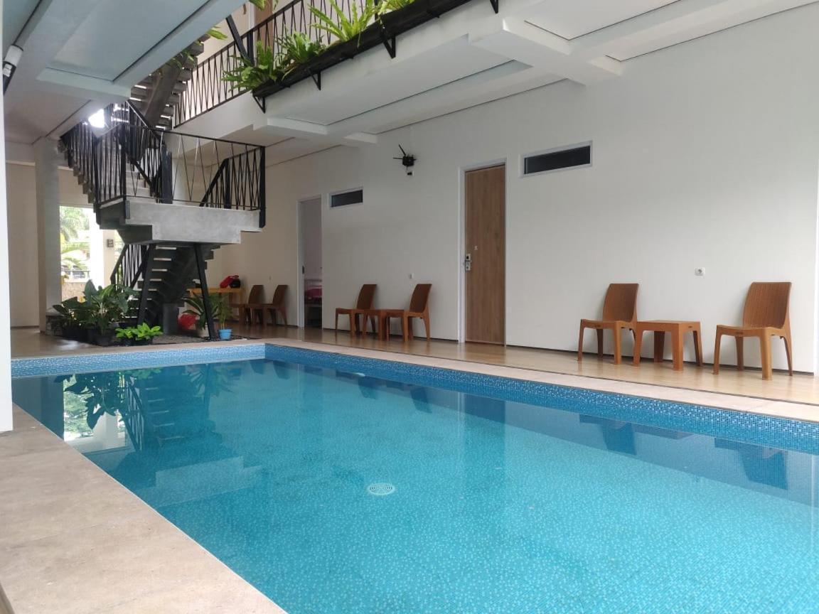 Rion Hostel Bogor Exterior photo