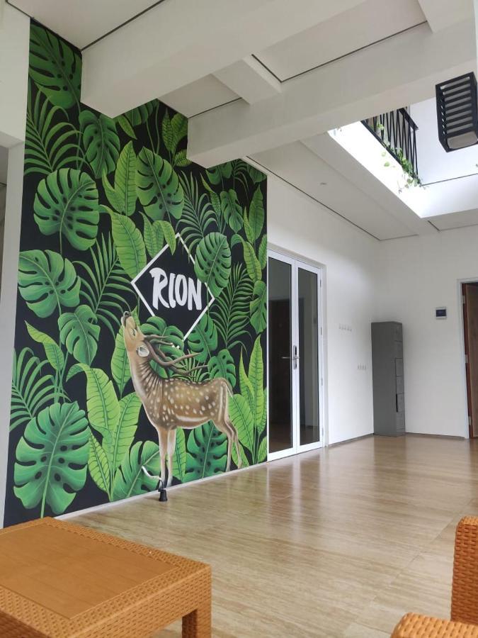 Rion Hostel Bogor Exterior photo