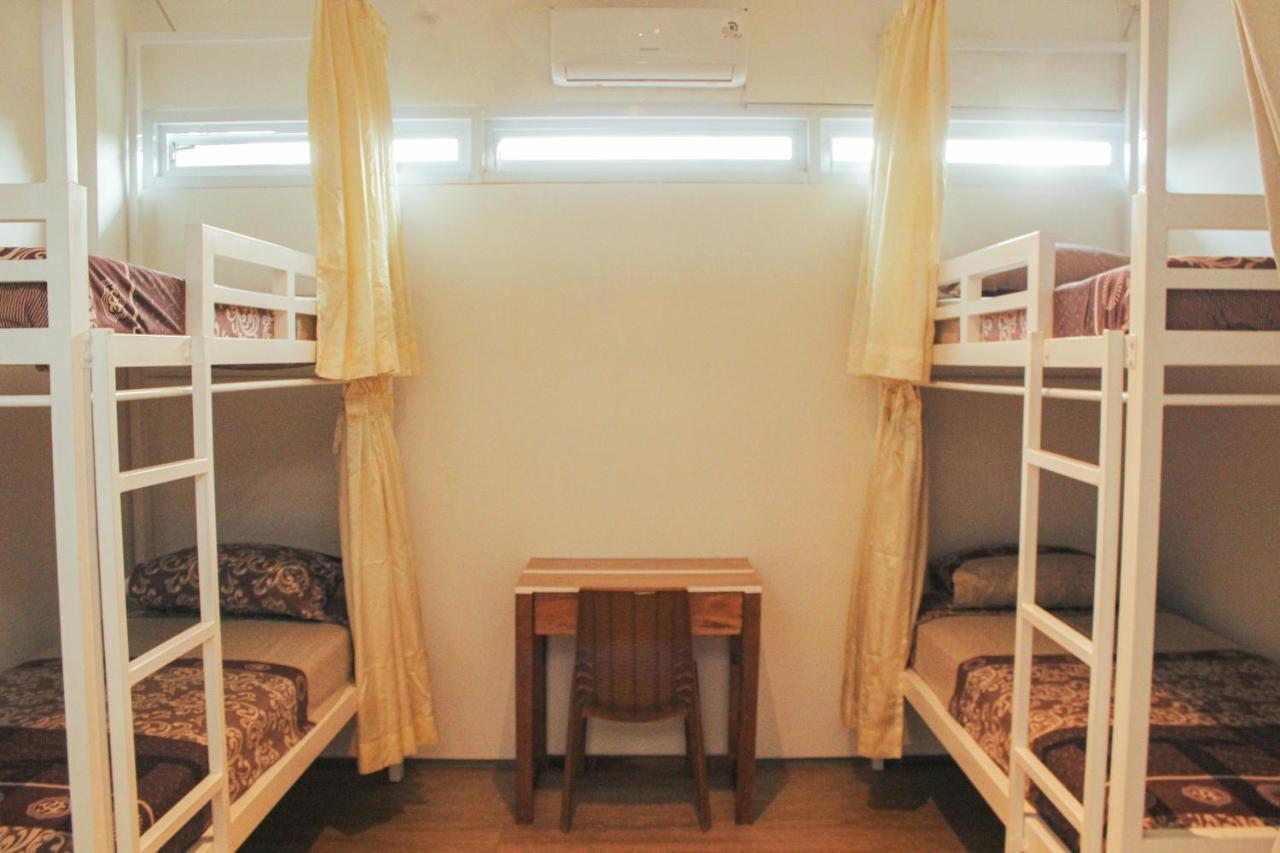 Rion Hostel Bogor Exterior photo